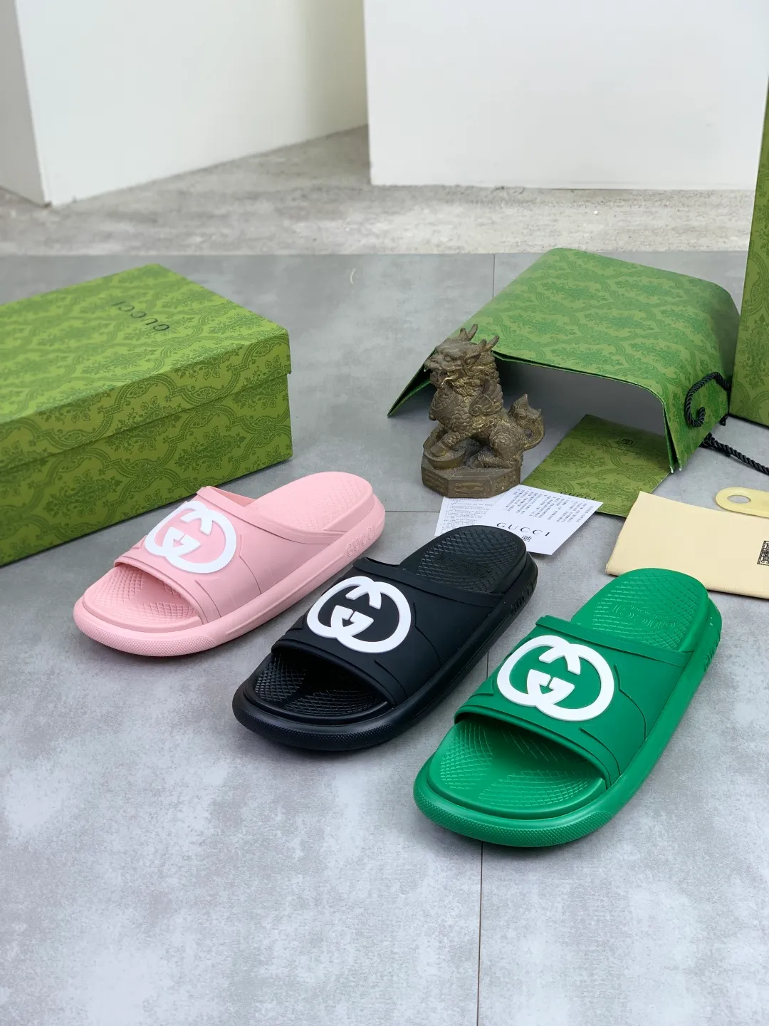 Men's Men's Shoes 💰P300💰[New Style] High Version 🎁🎁🎁 GUCCI New Year of the Snake casual slippers, original official website, perfect workmanship, transmitting a kind of noble luxury, sublimating its definition of luxury in Gucci's high-end extraordinary craftsmanship. Original Gucci double G combination outsole, code number: 35-46, complete package